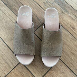 Dansko Maci Textured Leather Sandals Taupe Size 39